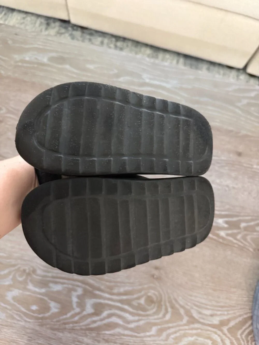 Boys Unbranded Black Cloud slides sandals size 1-2